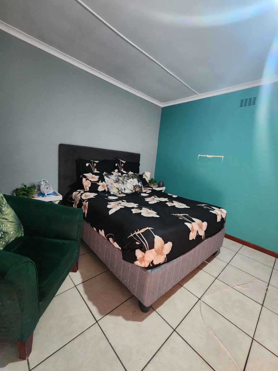 To Let 4 Bedroom Property for Rent in Eikendal Western Cape